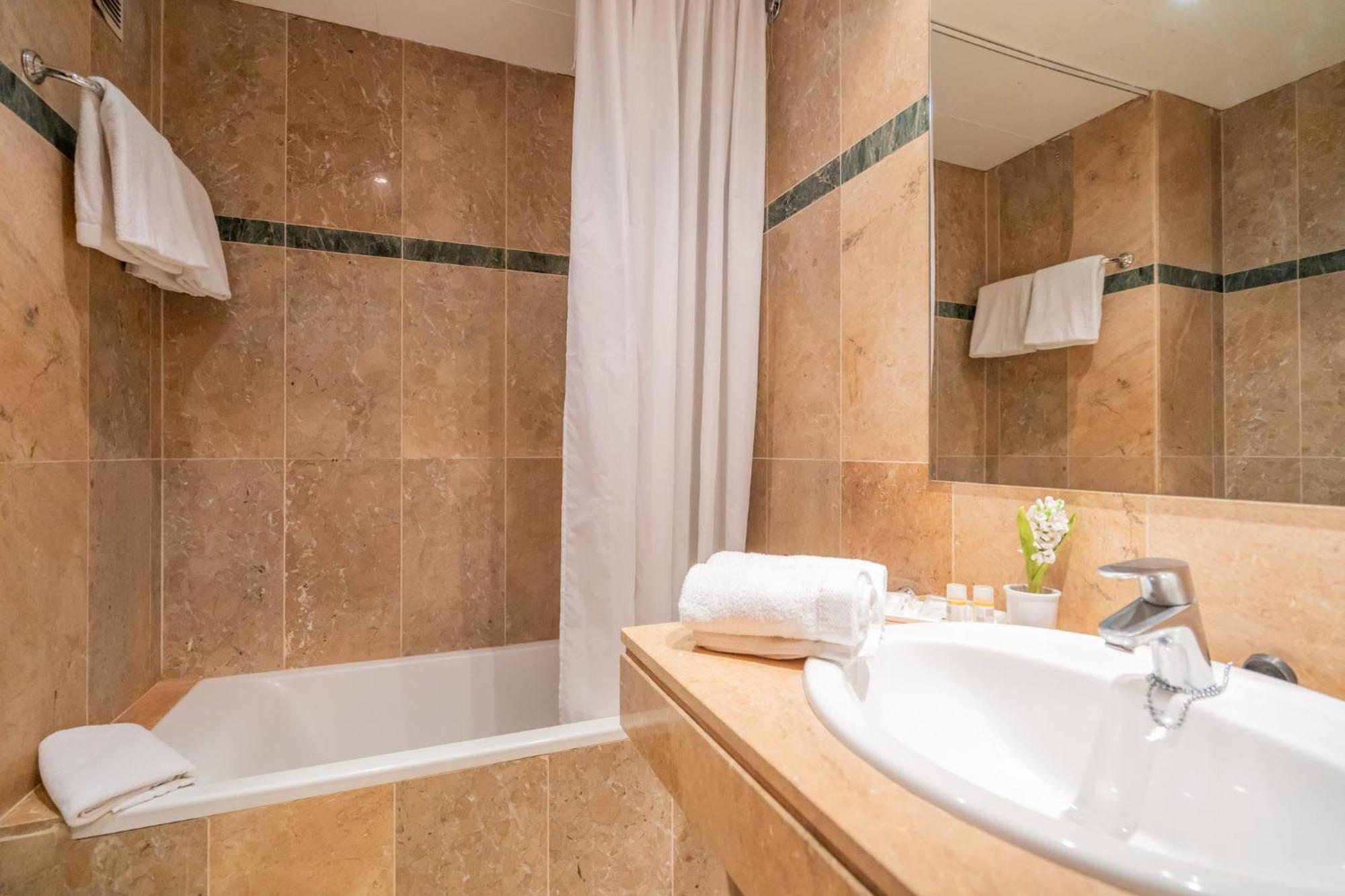 Hotel Glòries 3*