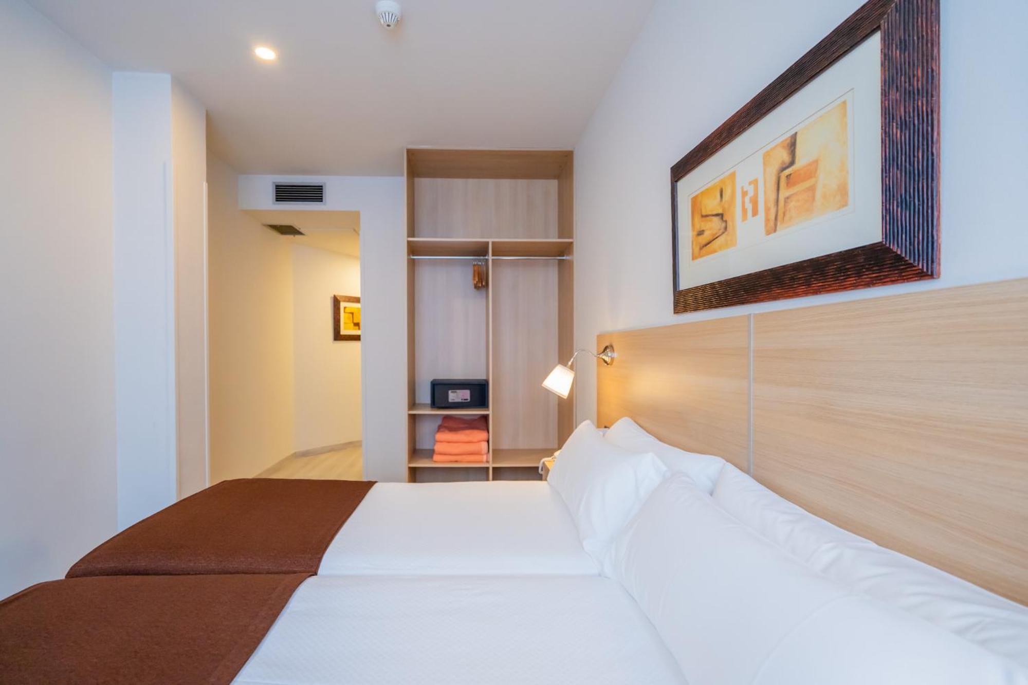 Hotel Glòries 3*